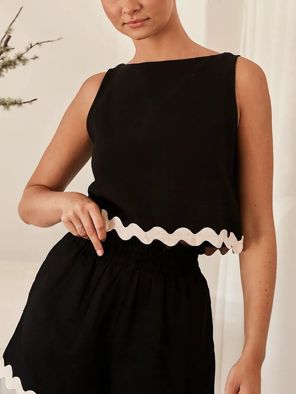 Contrast Trim Round Neck Tank and Shots Set Carauana Store